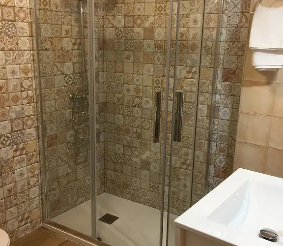 Otel Lojo 2*